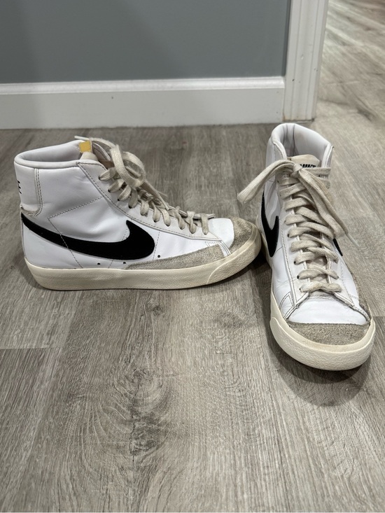 Nike Shoes - Nike Blazer Mid '77 Vintage Sneakers Women’s Size 7